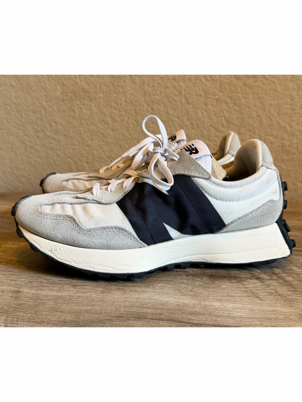 New Balance 327 Sneakers Womens Size 8